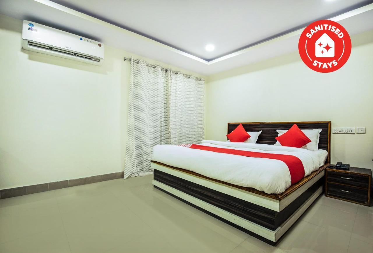 Oyo Hotel Crystal Varangal Kültér fotó